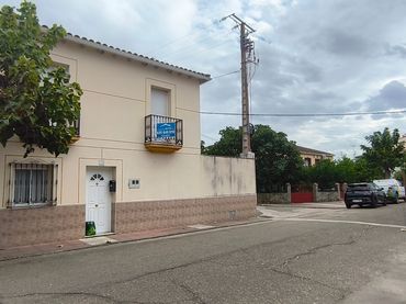 House with balcony for sale in Calle Cañada Real 35