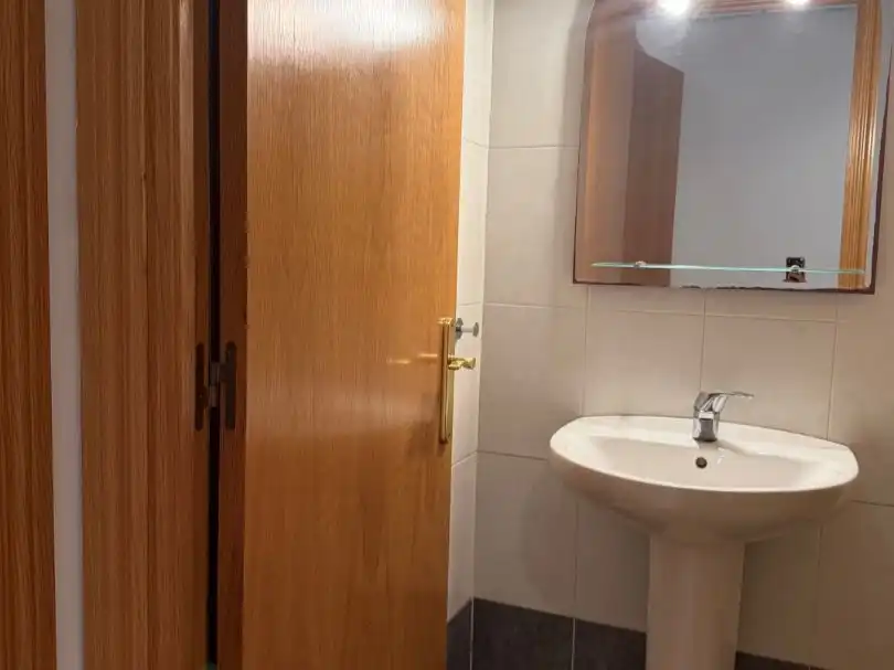 Bany de Local de lloguer en Zaragoza amb Aire condicionat