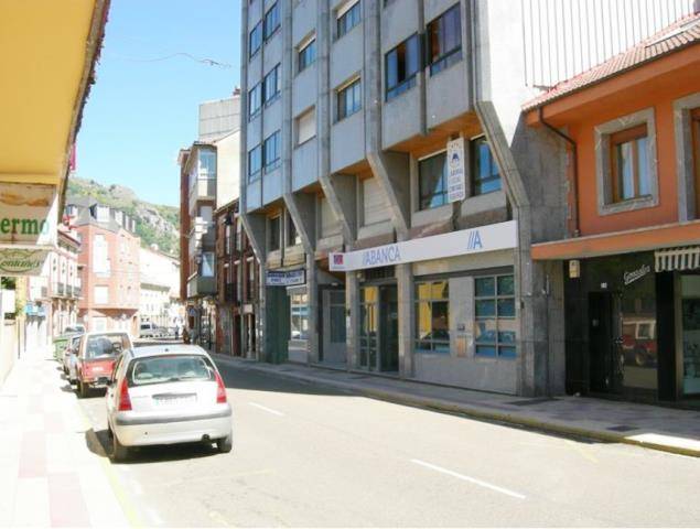 Local comercial en Venta en Cistierna