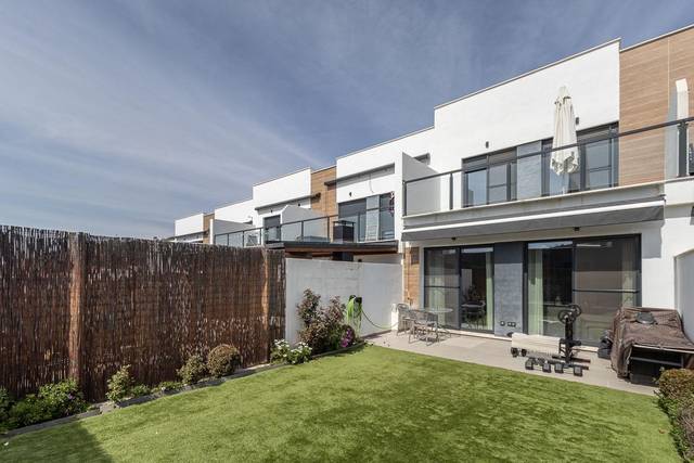 Casa adosada en Venta en Calle SIERRA DE BAZA en Lancha del Genil