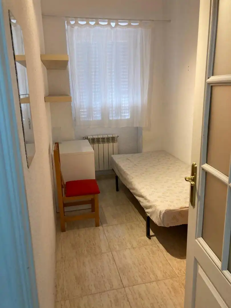 Dormitori de Pis en venda en Madrid amb Calefacció i Moblat