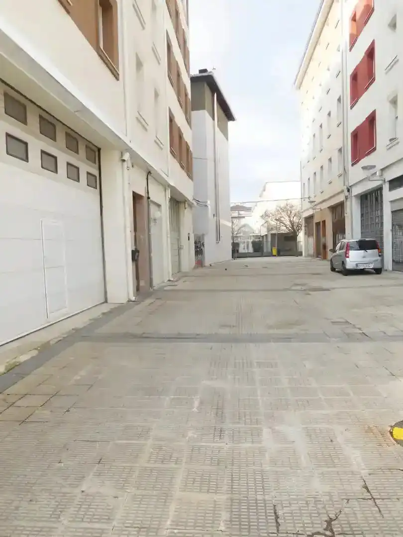 Flat for sale in Travesía Ave María, Rochapea