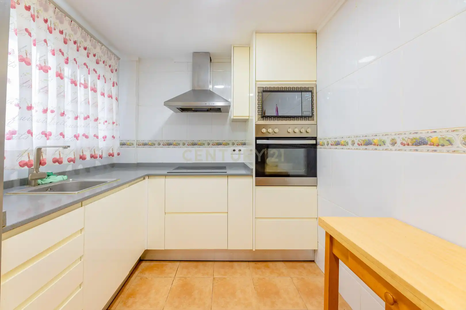 Cocina de Apartamento en venta en Camí Reial 