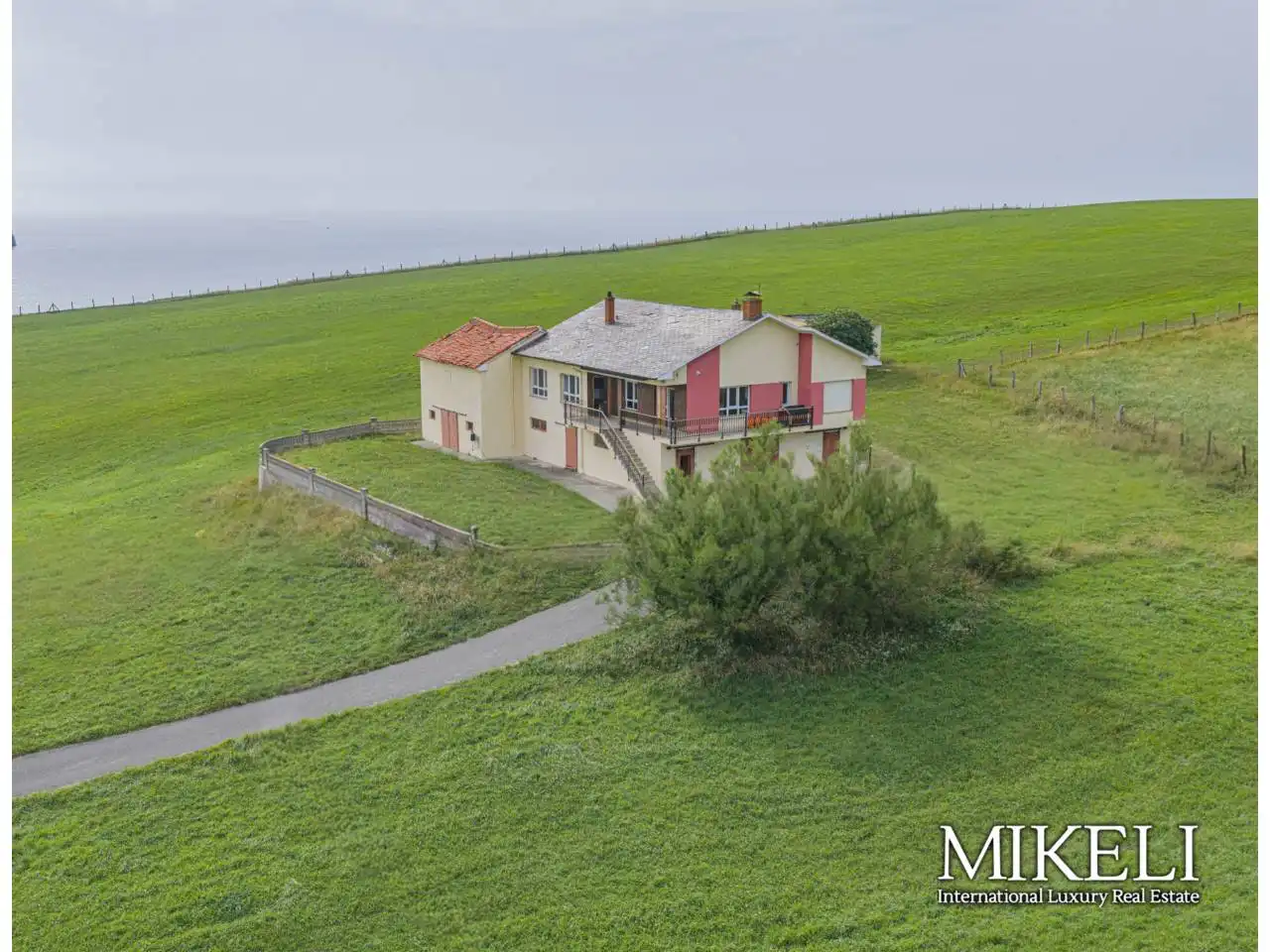 Casa o xalet en venda en Miengo amb Calefacció, Jardí privat i Terrassa