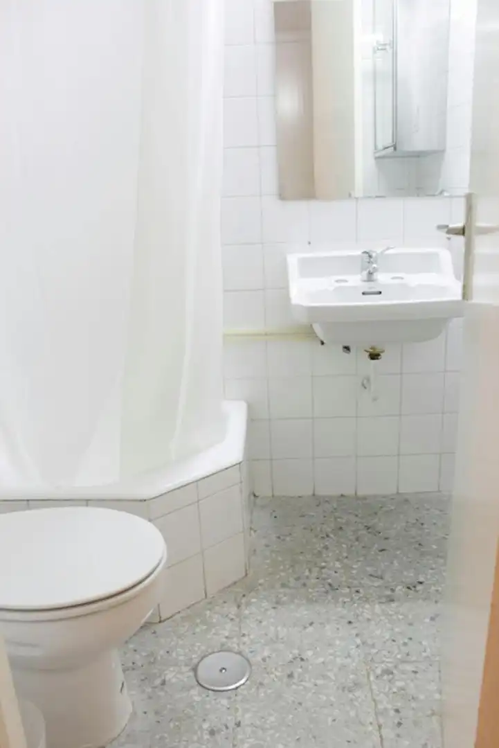 Baño de Piso para compartir en Sevilla con Amueblado y Lavadora