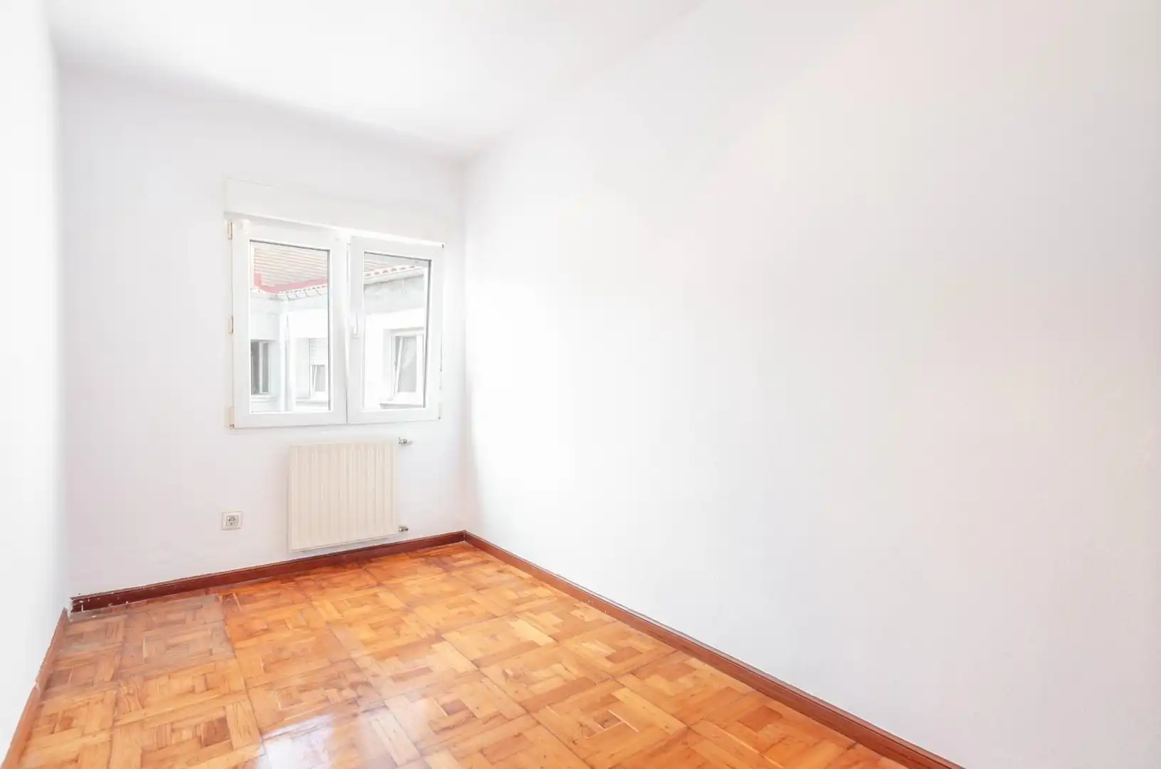 Habitación de Ático en venta en Gijón  con Calefacción, Terraza y Balcón