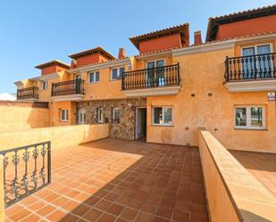 Exterior view of Single-family semi-detached for sale in La Oliva  with Terrace, Swimming Pool and Balcony