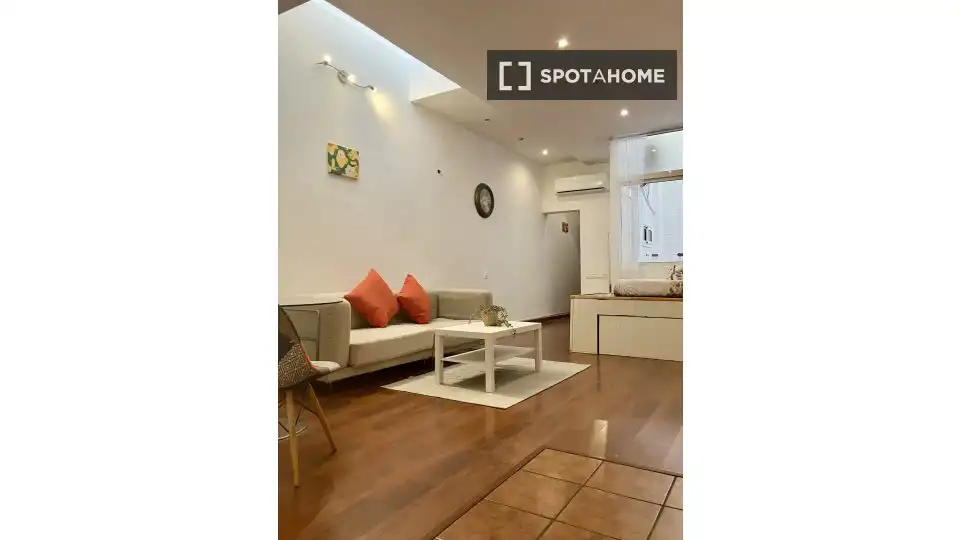 Flat with terrace to rent in Sants - Montjuïc, imagen 2