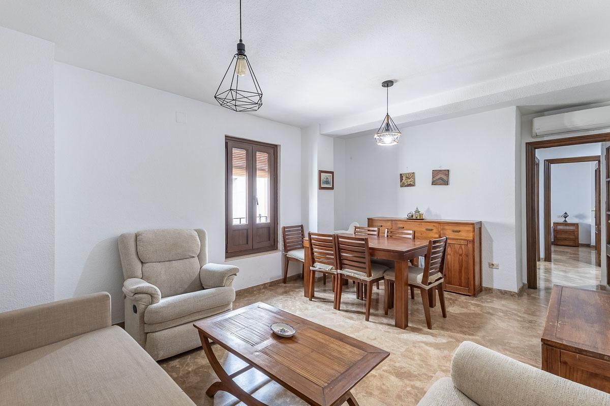 Living room of Flat to rent in  Granada Capital  with Air Conditioner and Terrace