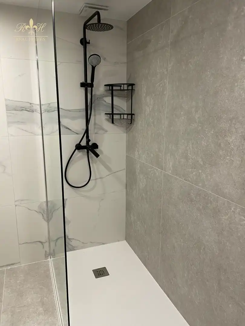 Bathroom of Flat for sale in Villajoyosa / La Vila Joiosa  with Air Conditioner, Swimming Pool and Furnished