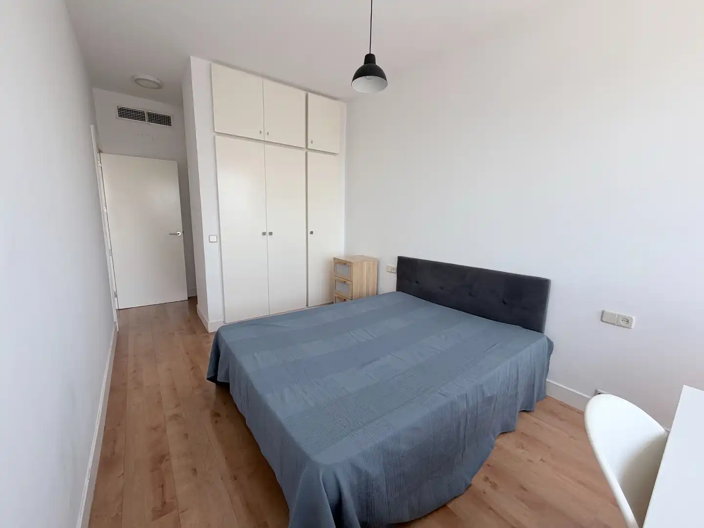 Habitación de Apartamento de alquiler en Madrid con Aire acondicionado, Calefacción y Parquet