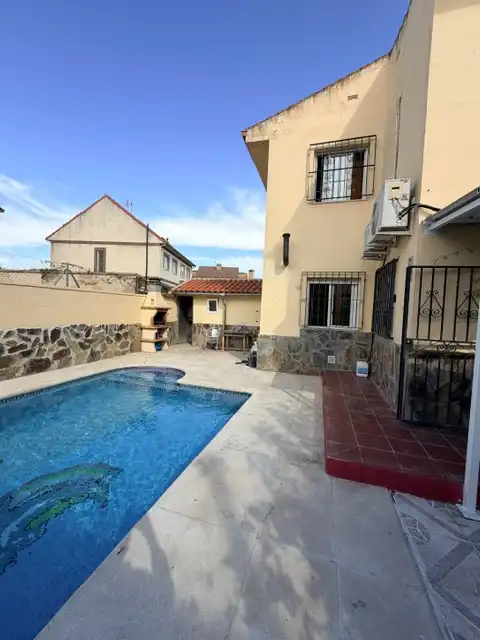 Piscina de Casa o chalet en venta en Las Ventas de Retamosa con Aire acondicionado, Calefacción y Jardín privado