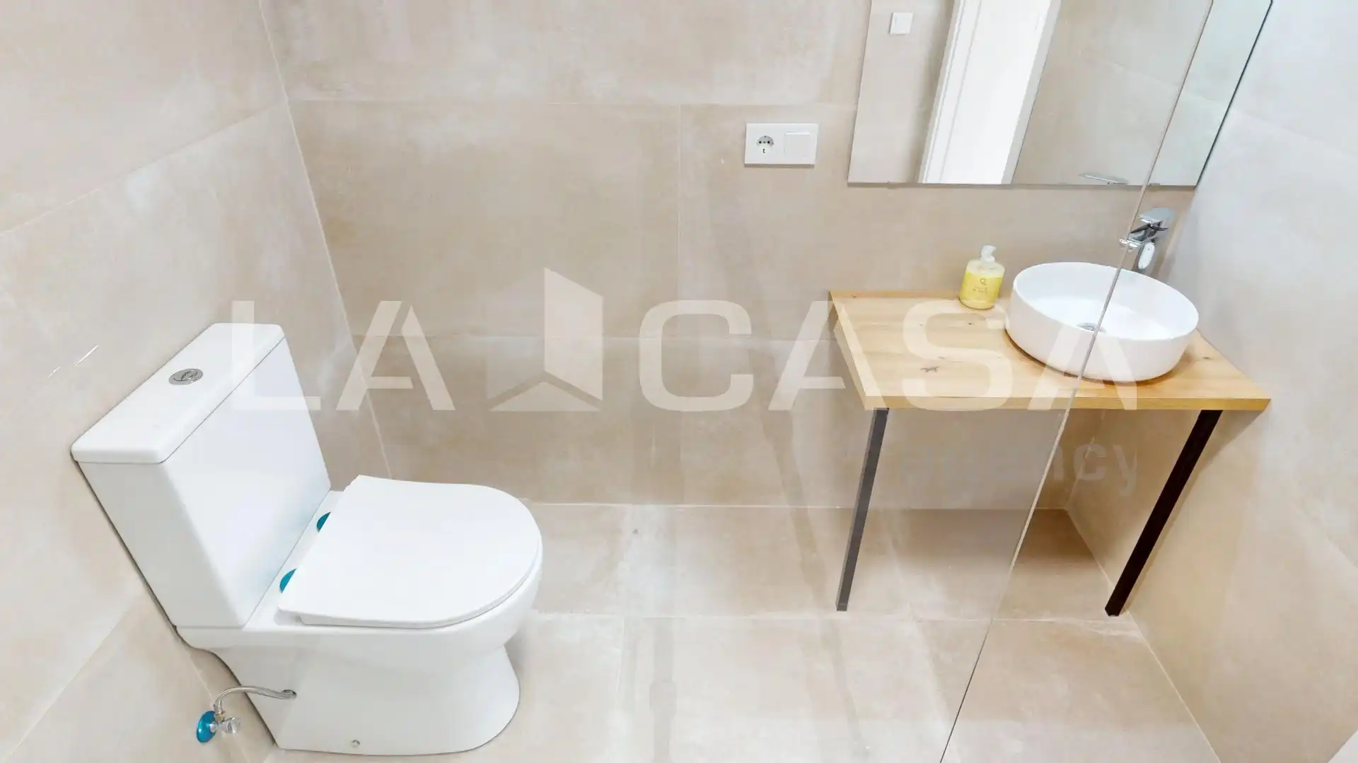 Badezimmer von Erdgeschoss zum Verkauf in Valencia mit Klimaanlage, Heizung und Möbliert