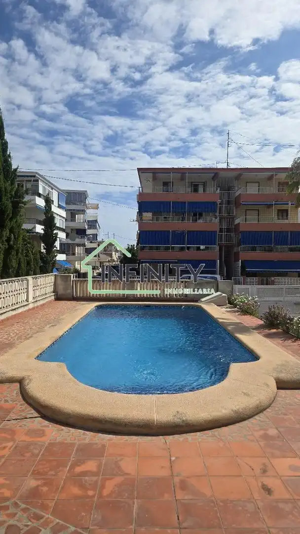 Piscina de Casa o xalet en venda en Oliva amb Aire condicionat, Terrassa i Traster