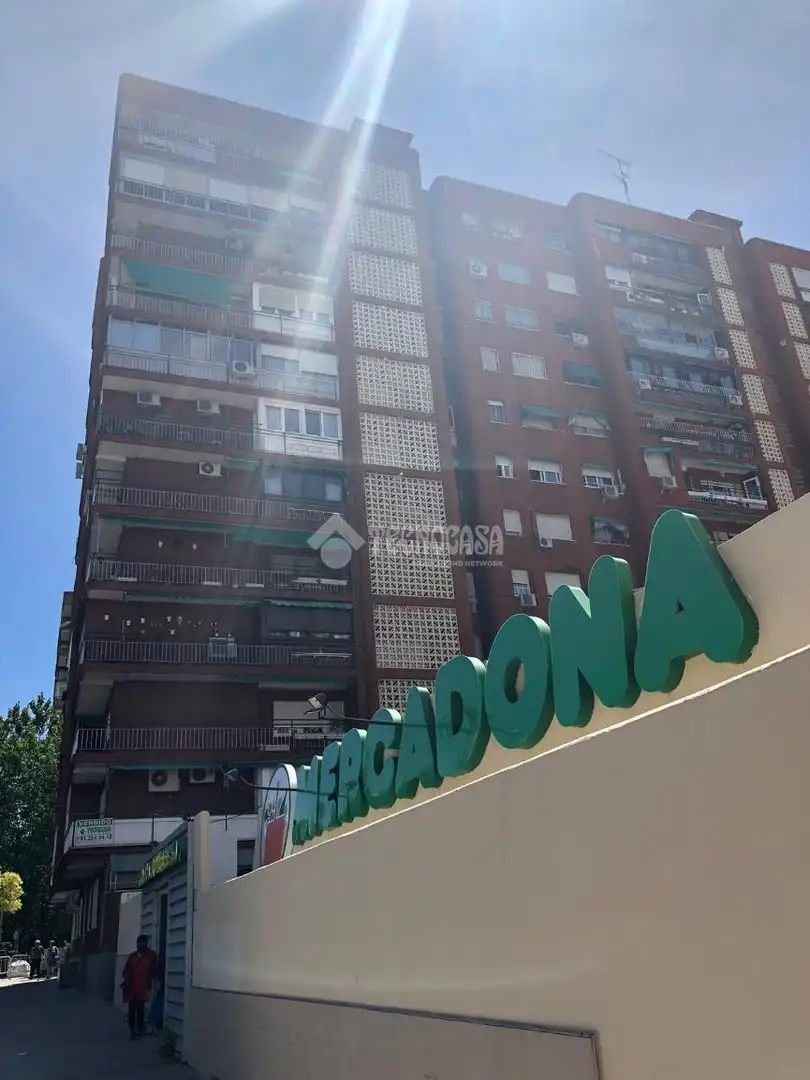 Vista exterior de Piso en venta en Madrid con Terraza