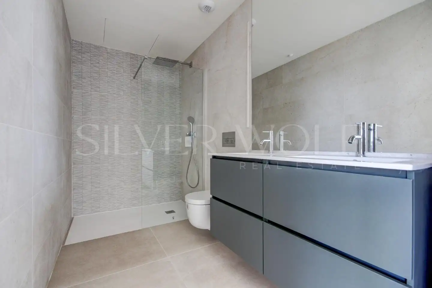 Bathroom of Duplexes for sale in Castell d'Aro, Platja d'Aro i s'Agaró  with Air Conditioner, Terrace and Storage room