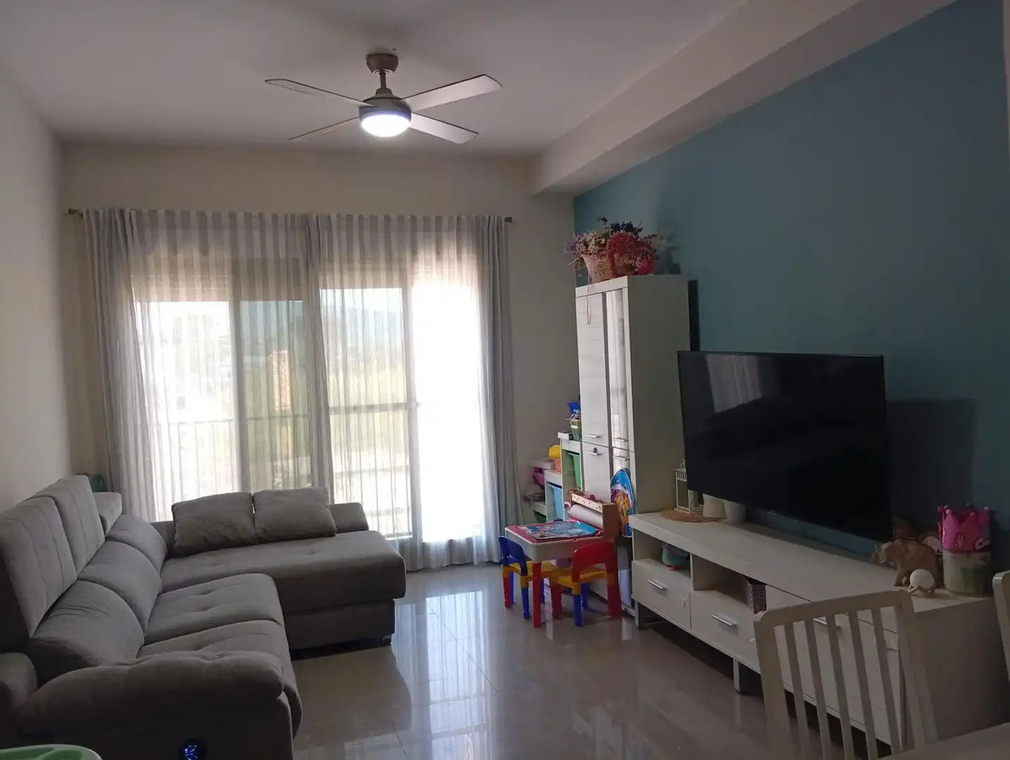 Living room of Flat for sale in La Pobla del Duc  with Air Conditioner, Furnished and Community pool