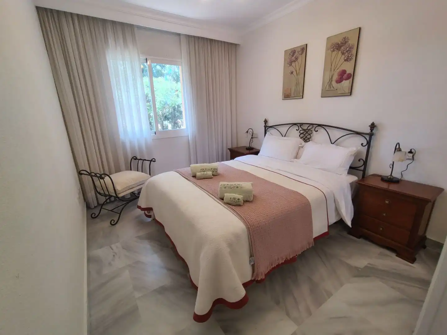 Schlafzimmer von Wohnung zur Miete in Marbella mit Klimaanlage, Heizung und Terrasse