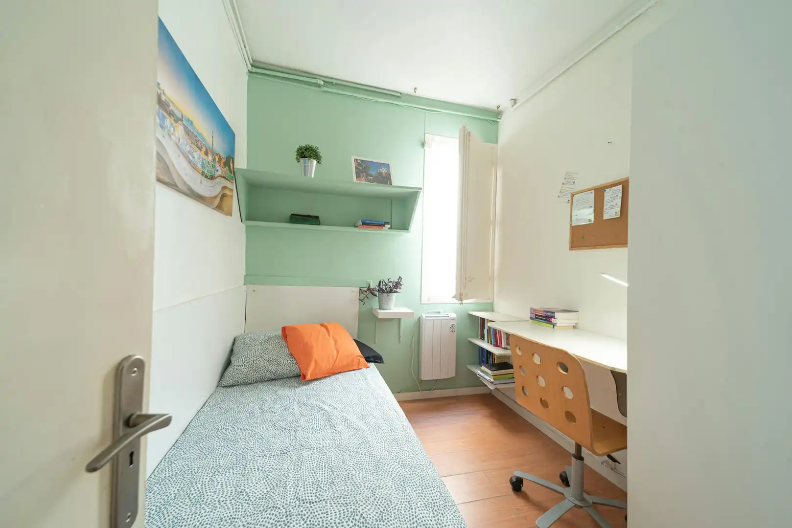 Habitación de Piso para compartir en  Barcelona Capital con Calefacción, Amueblado y Lavadora