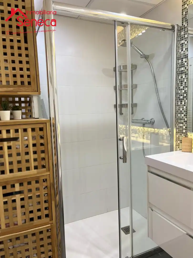 Bathroom of Flat for sale in Córdoba  with Air Conditioner, Heating and Furnished