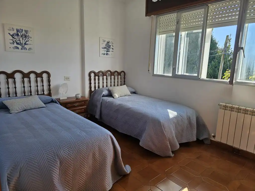 Dormitori de Casa o xalet en venda en Boiro amb Calefacció, Jardí privat i Parquet
