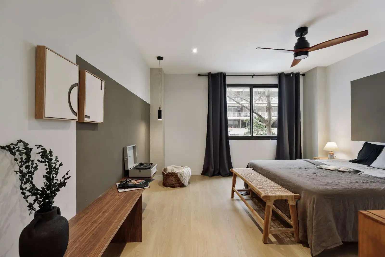 Dormitori de Apartament per a compartir en Barcelona amb Aire condicionat, Terrassa i Moblat