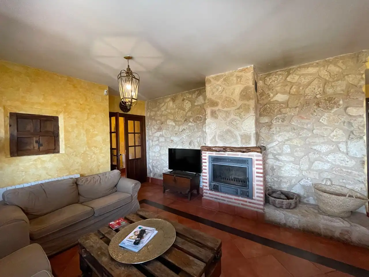 Sala d'estar de Finca rústica en venda en Sepúlveda amb Calefacció, Jardí privat i Parquet