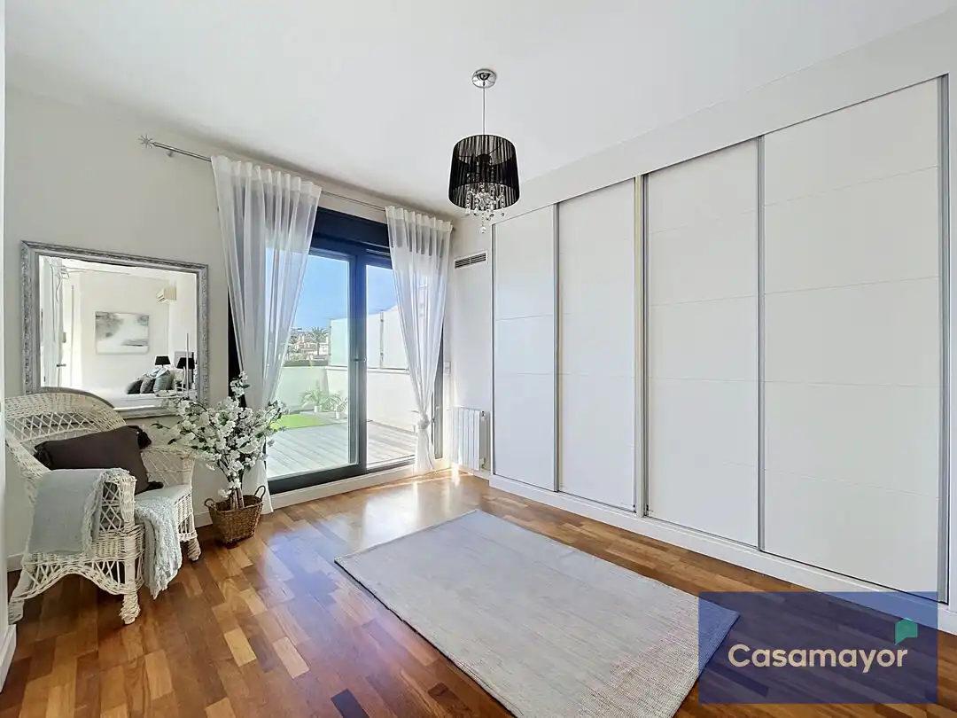 Dormitori de Casa o xalet en venda en Alicante / Alacant amb Aire condicionat, Calefacció i Jardí privat