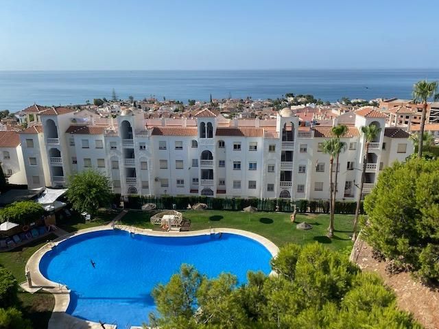 Vista exterior de Apartament de lloguer en Rincón de la Victoria amb Aire condicionat, Jardí privat i Terrassa