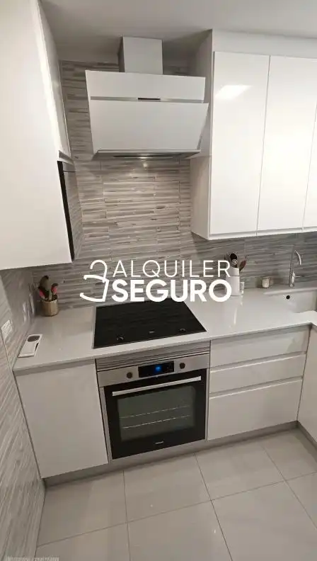 Cuina de Pis de lloguer en Madrid amb Aire condicionat