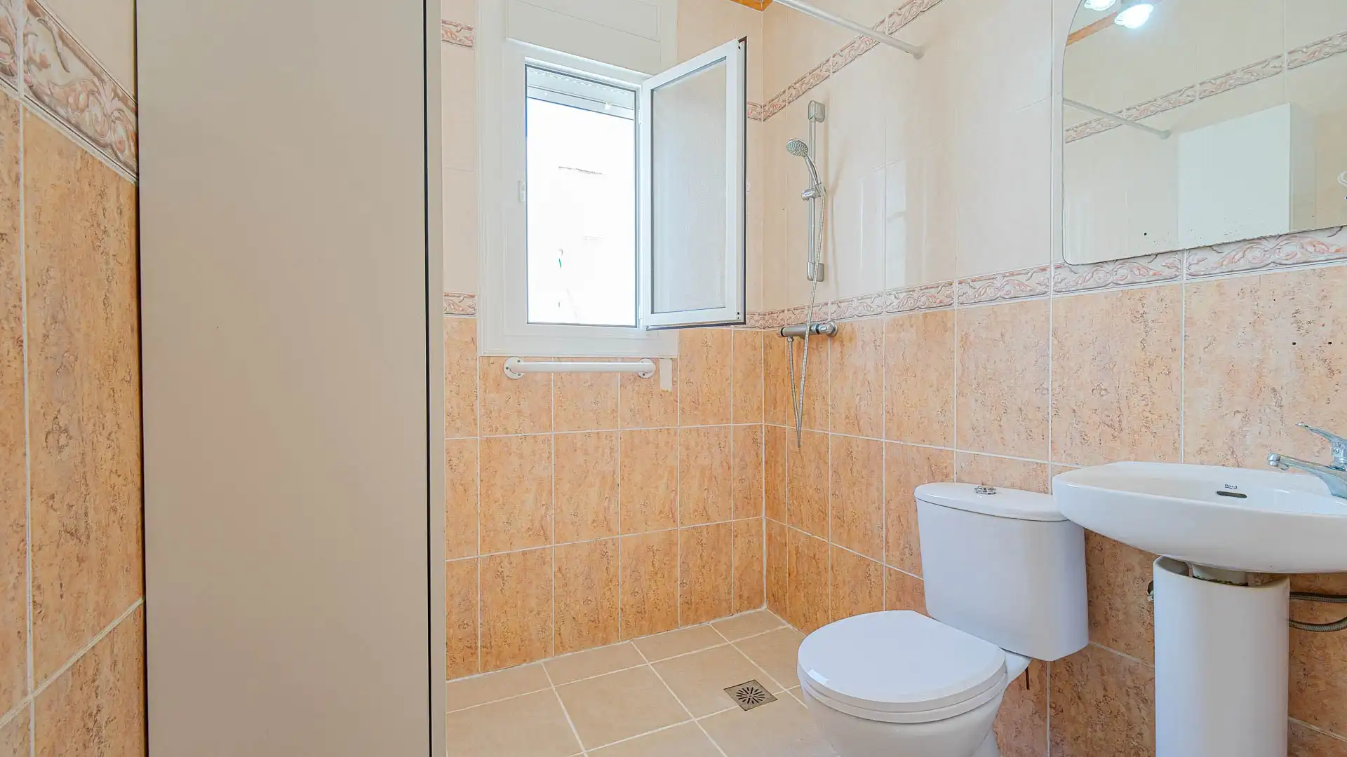 Baño de Apartamento en venta en Rojales con Terraza