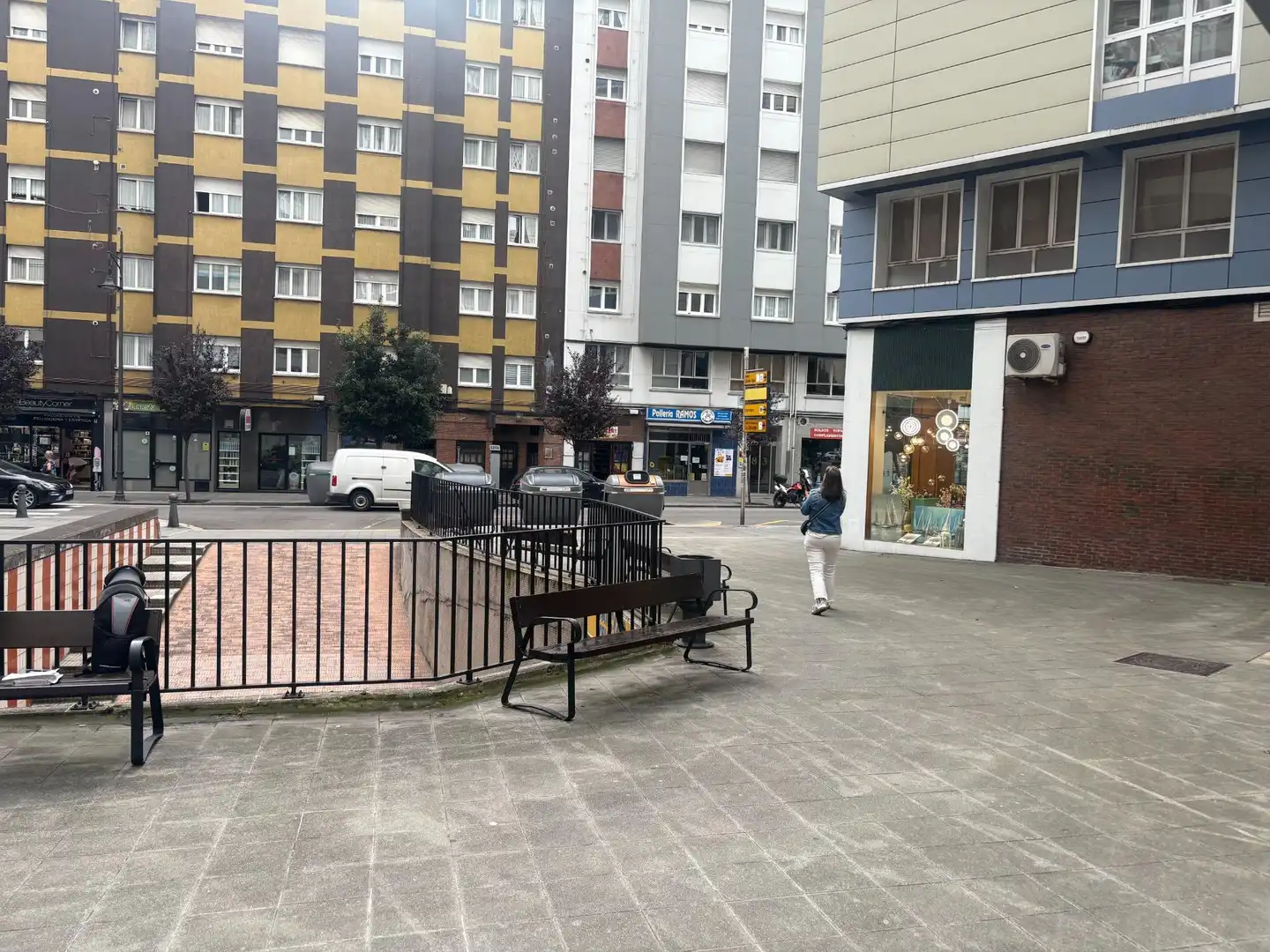 Vista exterior de Local de alquiler en Gijón 