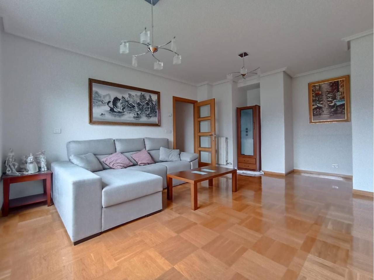 Sala d'estar de Pis en venda en Burgos Capital amb Calefacció, Parquet i Terrassa