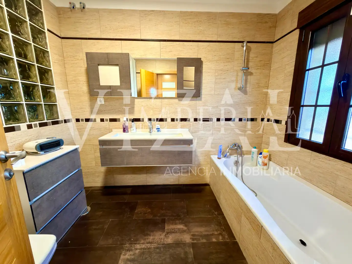 Badezimmer von Haus oder Chalet zum Verkauf in El Viso de San Juan mit Klimaanlage, Heizung und Privatgarten