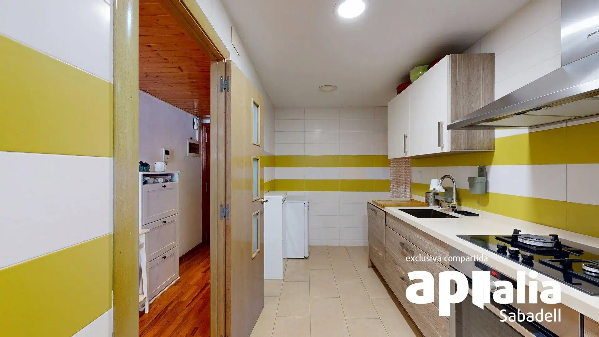 Cuina de Pis en venda en Barberà del Vallès amb Aire condicionat, Calefacció i Parquet