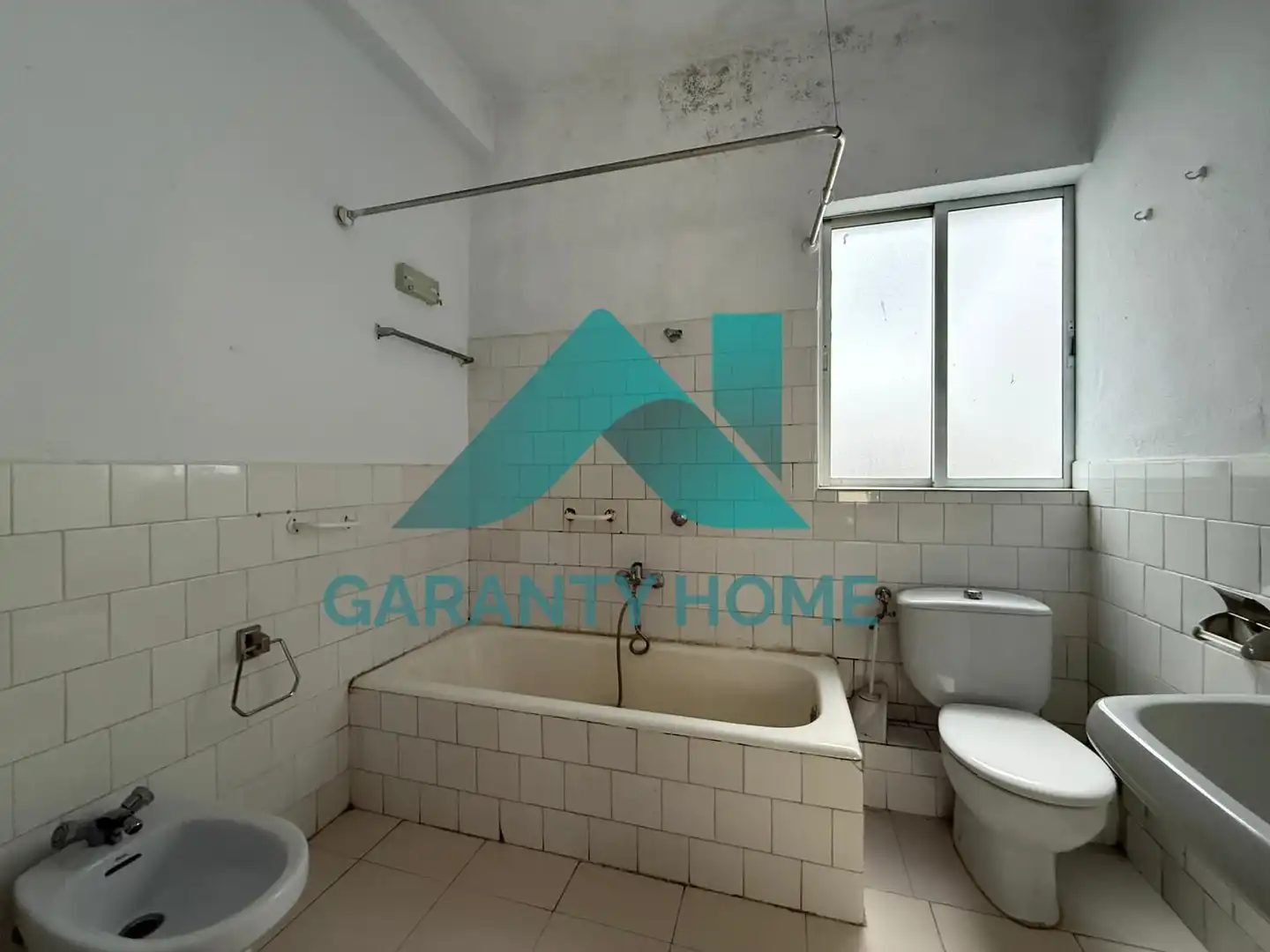 Bathroom of Flat for sale in Cáceres  with Air Conditioner, Heating and Furnished
