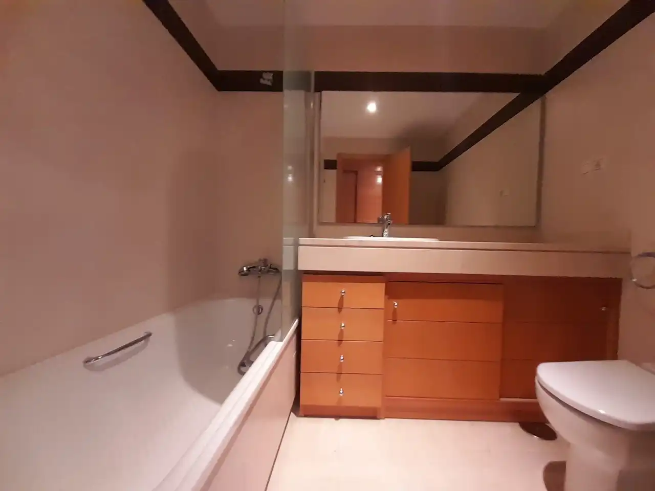 Baño de Piso de alquiler en Málaga con Calefacción, Parquet y Lavadora