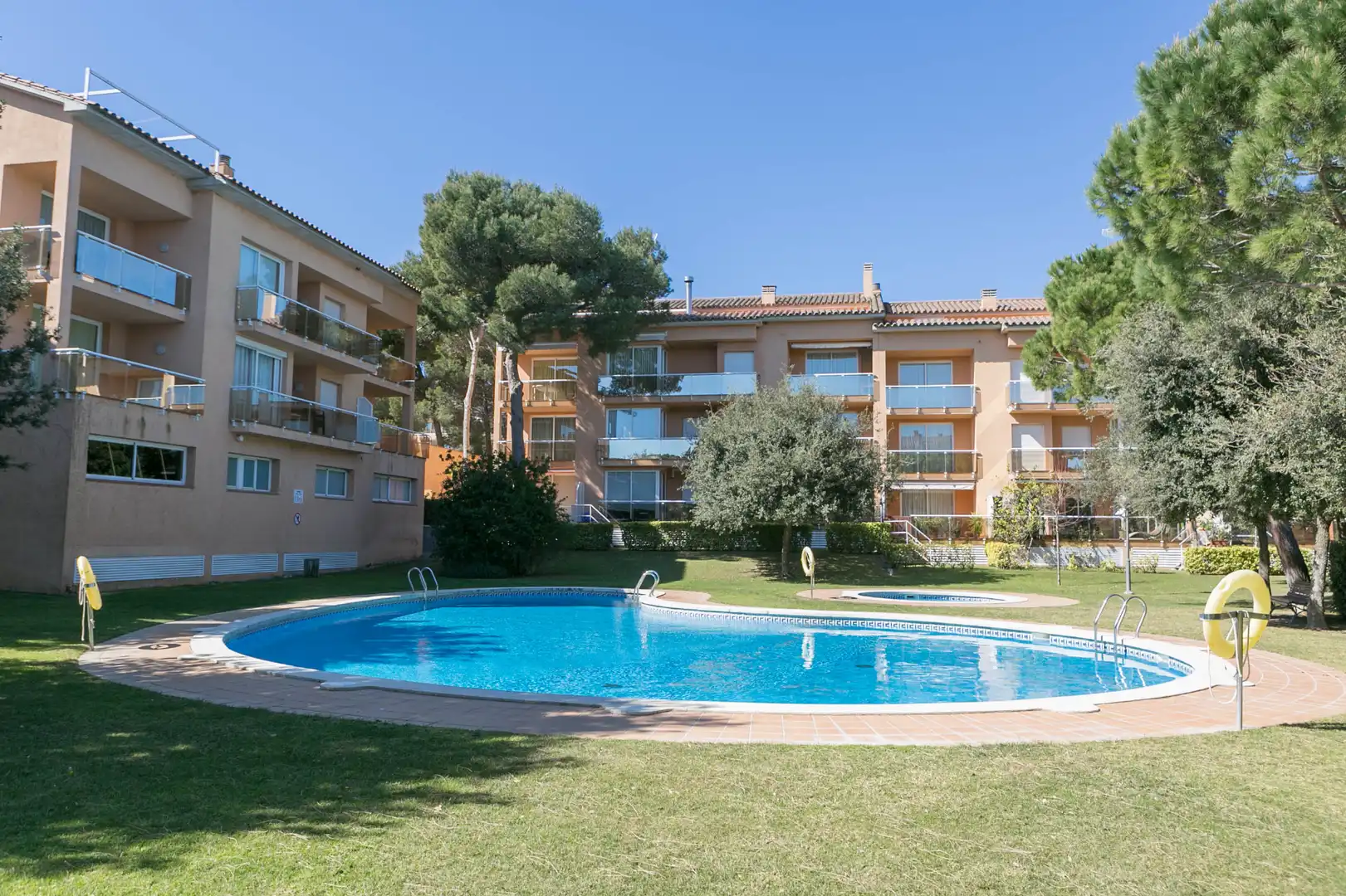 Schwimmbecken von Wohnungen zum Verkauf in Pals mit Terrasse und Gemeinschaftspool