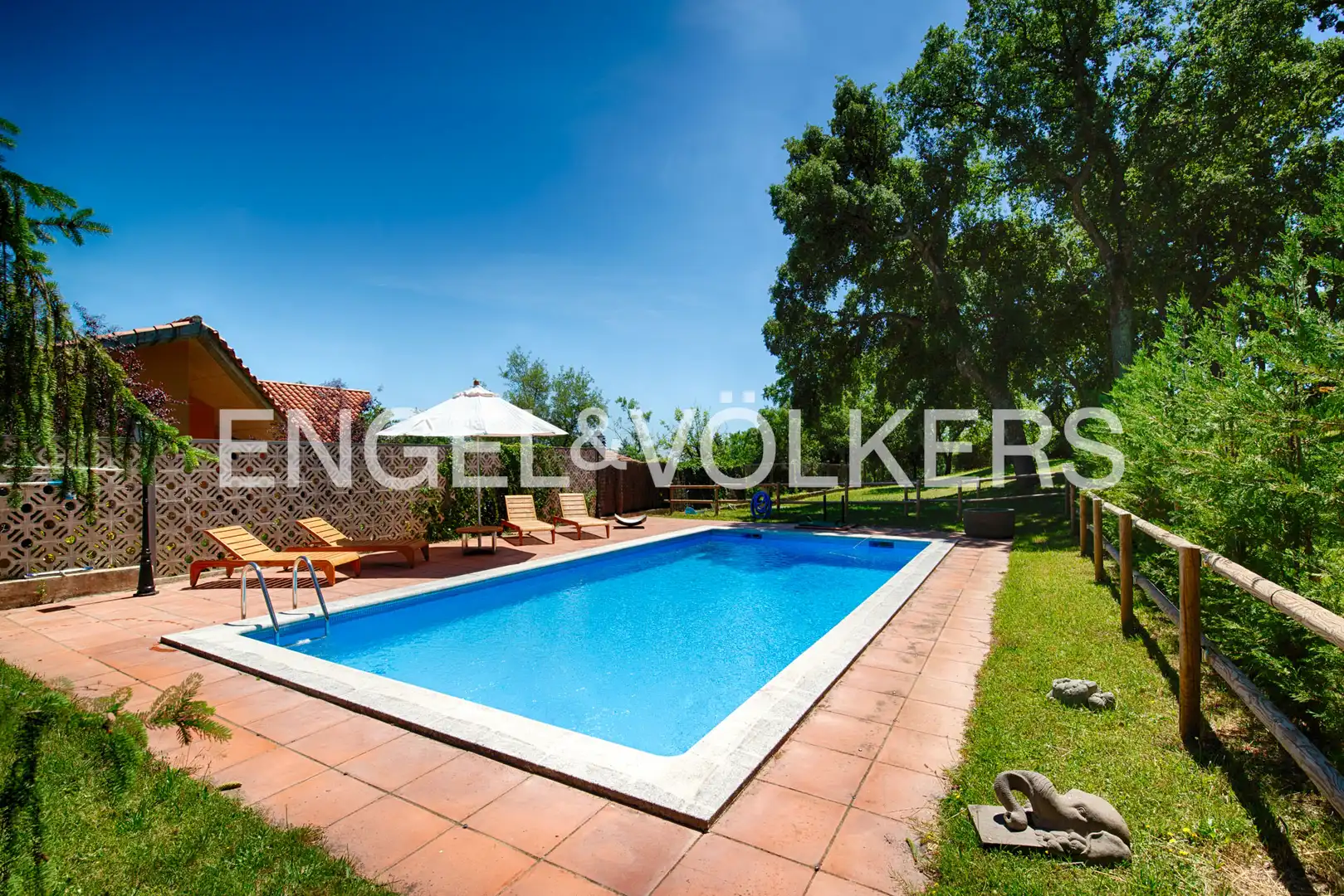 Piscina de Casa o chalet en venta en Maçanet de Cabrenys con Aire acondicionado, Calefacción y Jardín privado