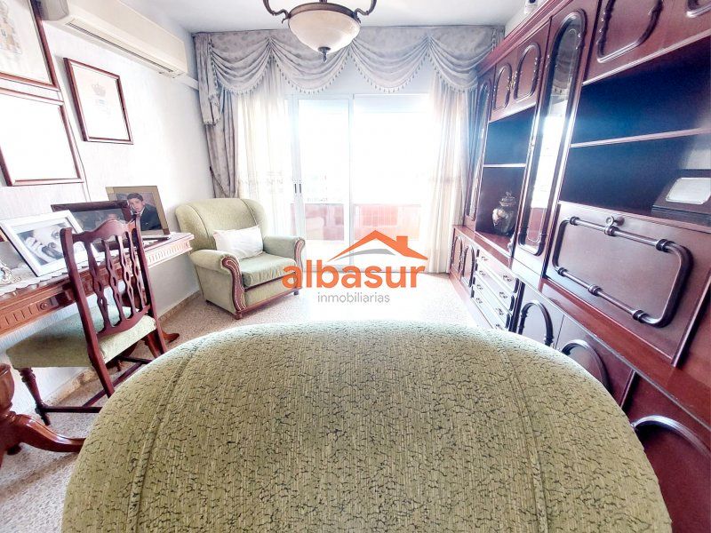 Flat for sale in Escriba Lubna, Ciudad Jardín - Zoco