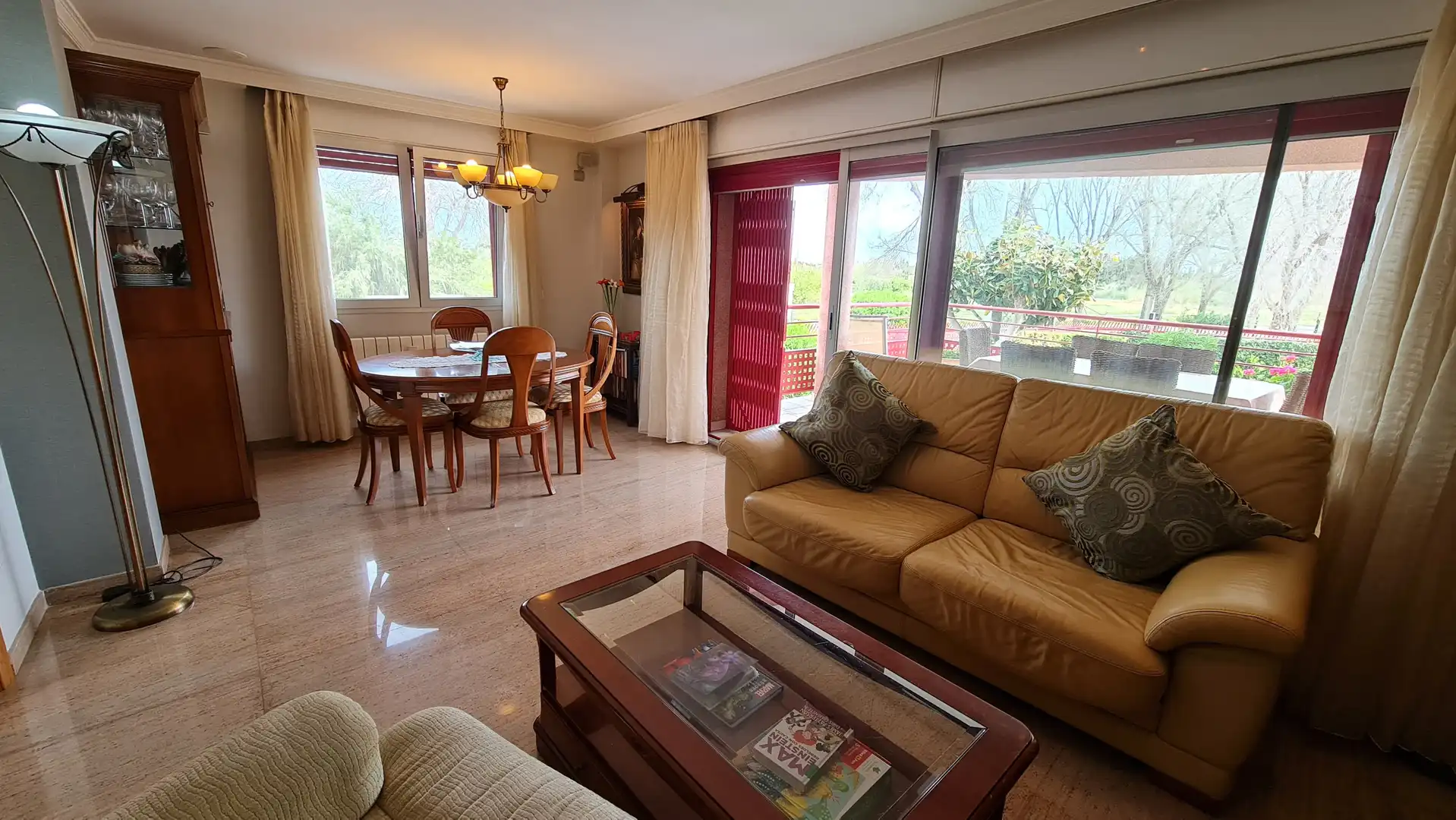 Sala d'estar de Casa o xalet en venda en Oliva amb Aire condicionat, Calefacció i Jardí privat