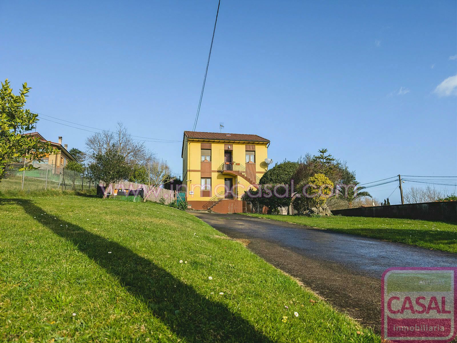 Vista exterior de Casa o chalet en venta en Oviedo  con Calefacción, Trastero y Amueblado