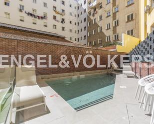 Piscina de Apartament de lloguer en  Madrid Capital amb Aire condicionat, Calefacció i Jardí privat