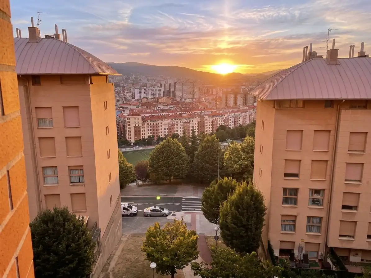Vista exterior de Pis en venda en Bilbao  amb Calefacció, Terrassa i Traster