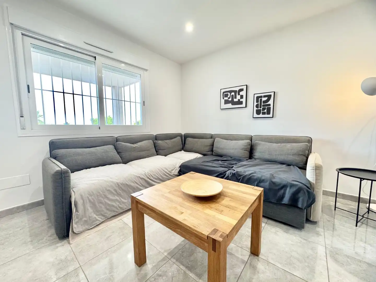Sala d'estar de Casa o xalet de lloguer en Torrevieja amb Aire condicionat, Piscina i Moblat