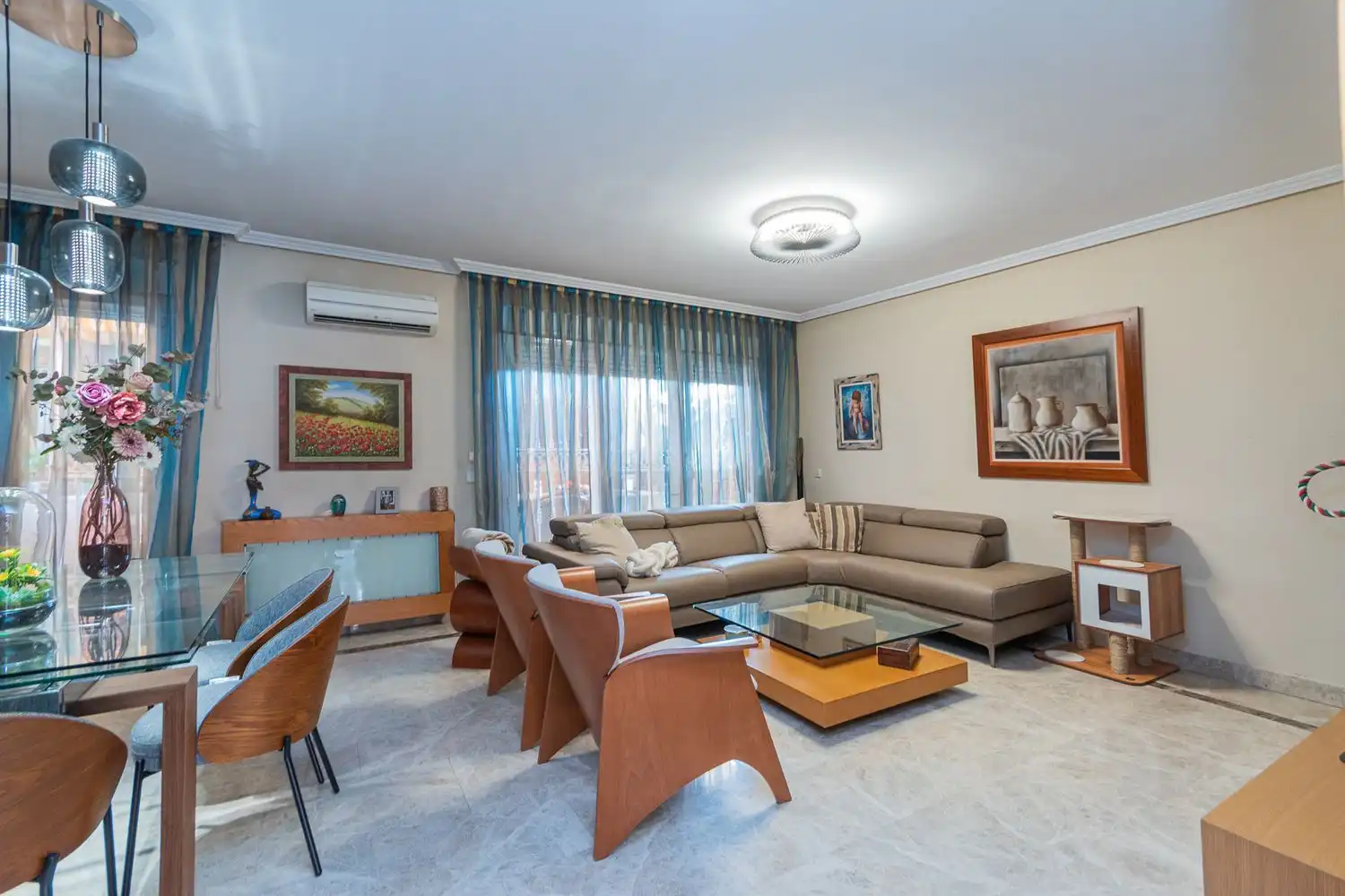 Living room of Houses for sale in Fuenlabrada  with Air Conditioner, Heating and Storage room