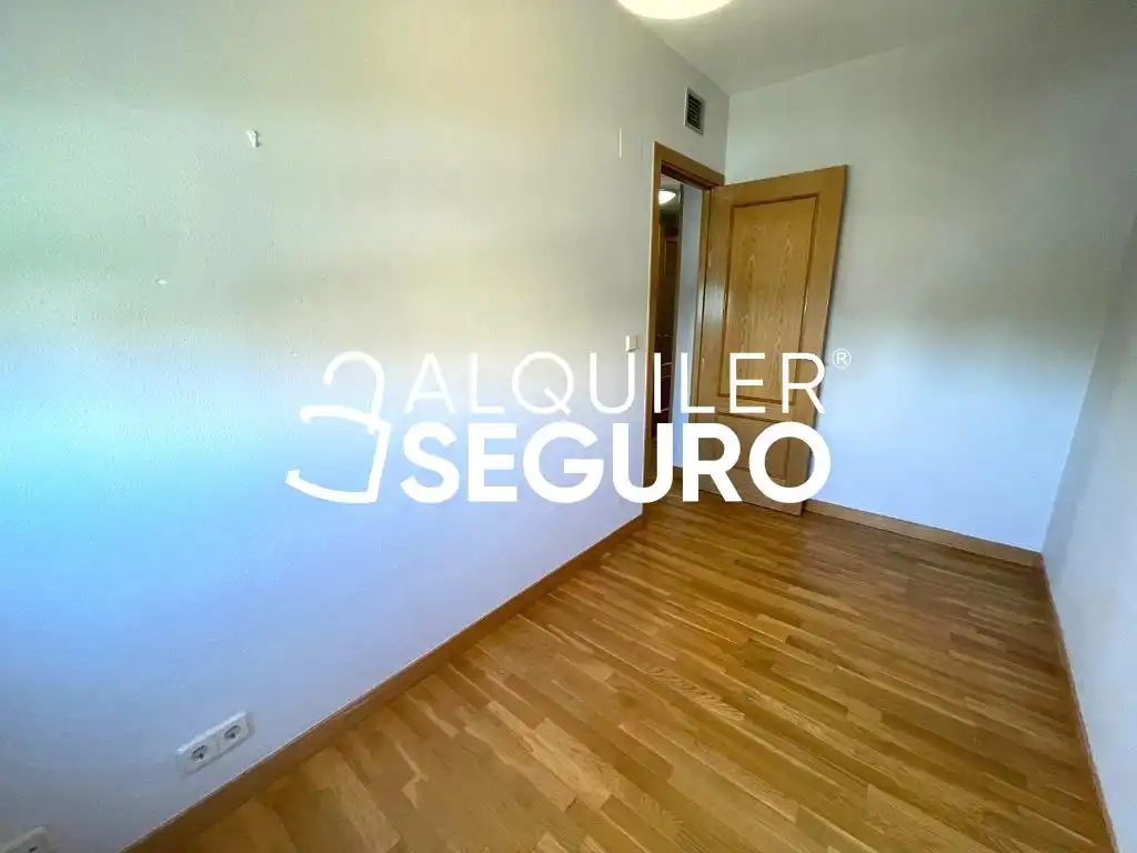 Flat for rent in de José Arcones Gil, Pueblo Nuevo