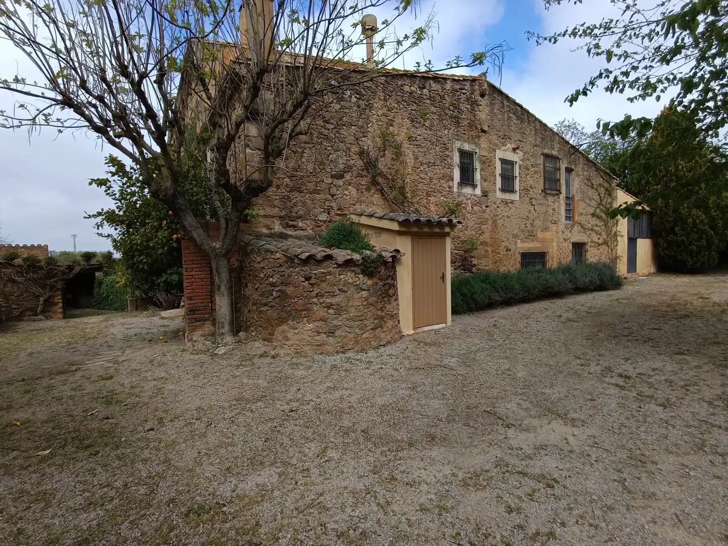 Vista exterior de Finca rústica en venta en Forallac con Calefacción, Jardín privado y Terraza