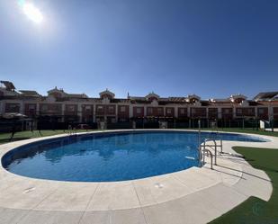 Piscina de Casa o xalet en venda en Dos Hermanas amb Aire condicionat