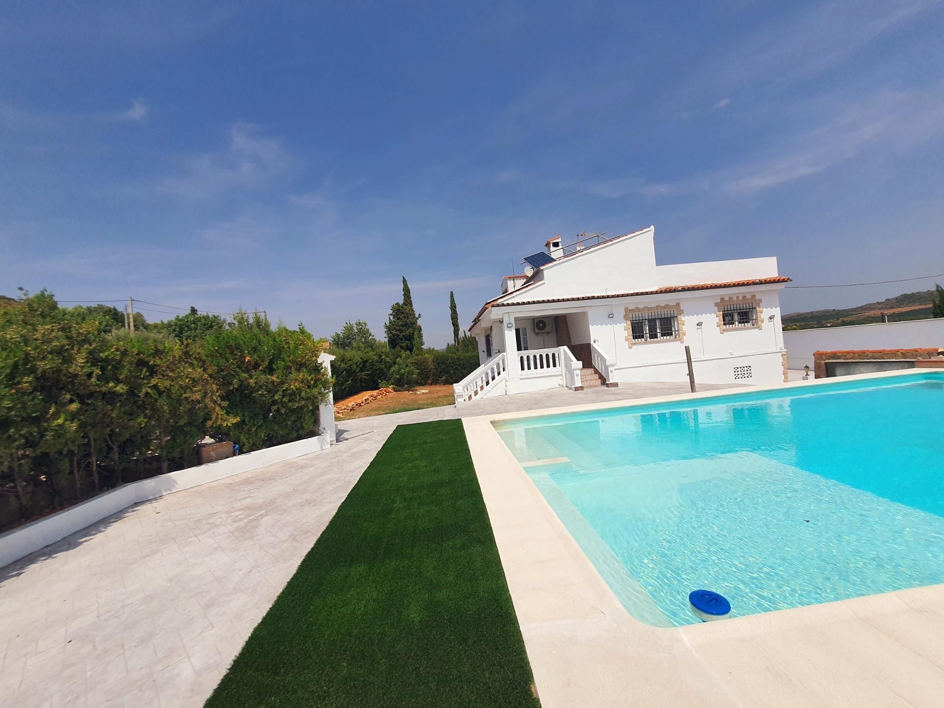 Piscina de Casa o xalet en venda en Cheste amb Aire condicionat, Calefacció i Jardí privat
